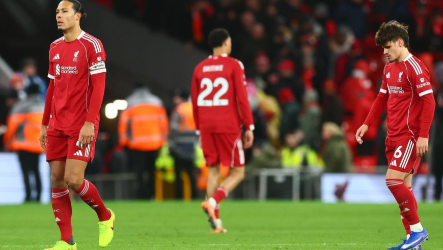 极致抽象！红军全员浪射还险被绝杀，利物浦0-0第16名的利兹联