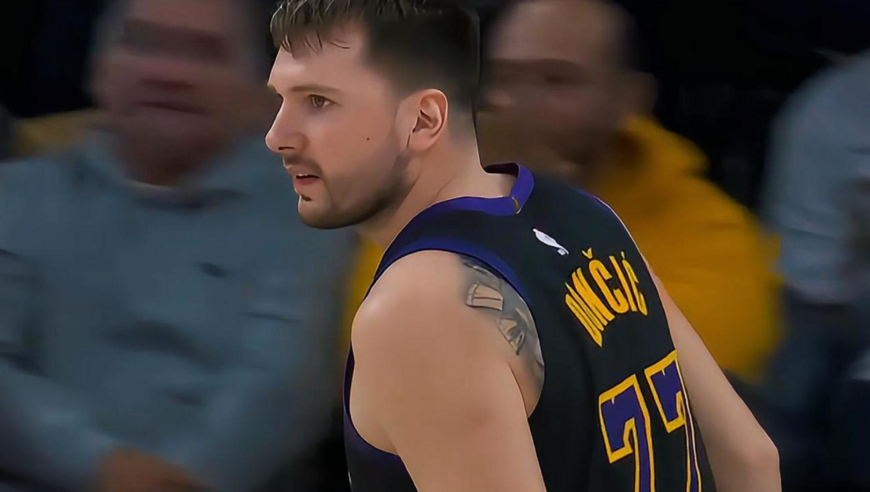 强到离谱！东契奇造三分犯规+连中三记三分100秒时间就连轰12分