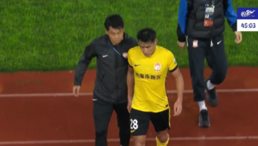 火爆！西海岸半场2人染红：孙捷亮鞋底蹬踹于汉超，张呈栋追骂裁判