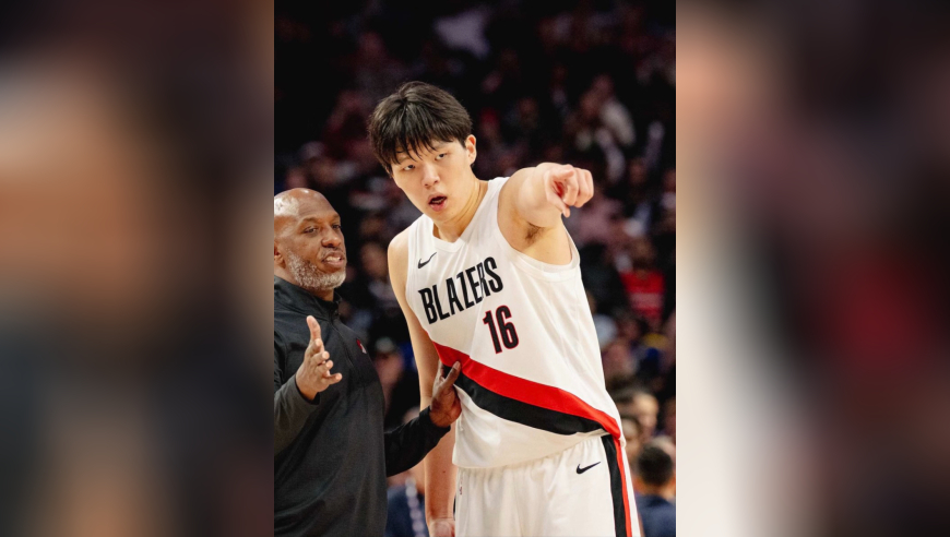 优雅！杨瀚森对阵勇士秀丝滑山东步，假传真突，与约基奇技术类似