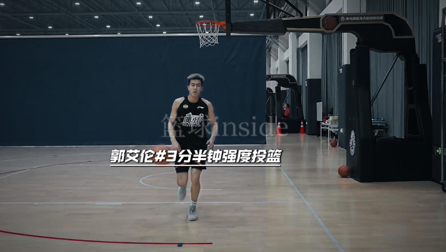 一镜到底 郭艾伦3分半钟强度投篮惊险过关