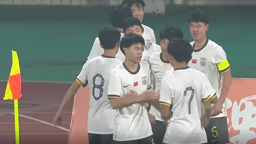 4-0横扫！中国男足开门红，万项传射建功，16岁天才梅开二度