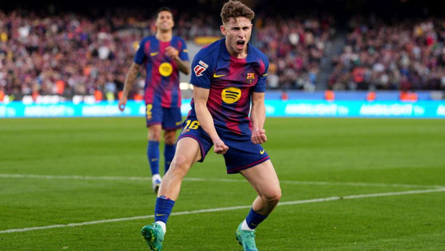 对手全员看呆！慢镜还原费尔明暴力死角世界波，巴萨3-0莱万特