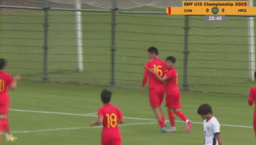压制！慢镜回看U15东亚杯中国半场围攻中国香港，申花小将霸气头槌