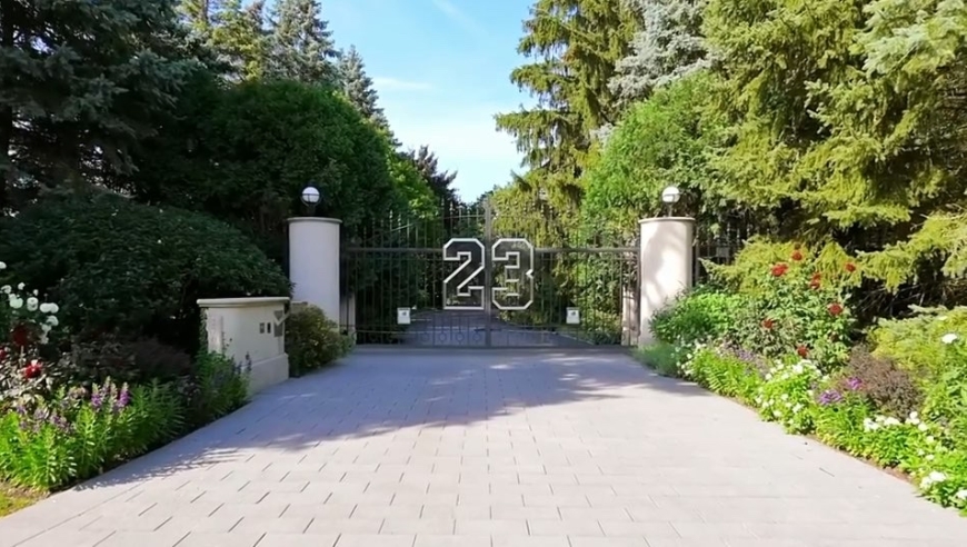 乔丹的豪宅到底有多大？光从门口走到客厅就要花费20分钟！