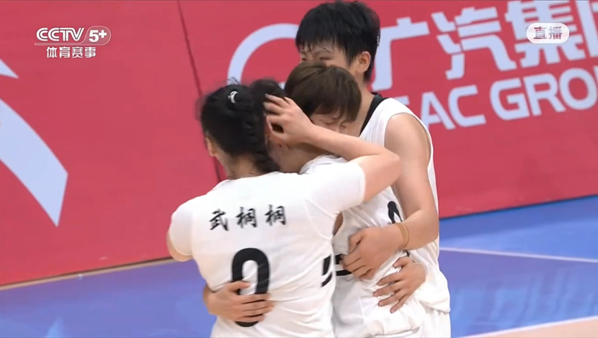 广东胜四川夺冠决胜时刻：杨舒予10分定胜负 四川关键失误丢比赛