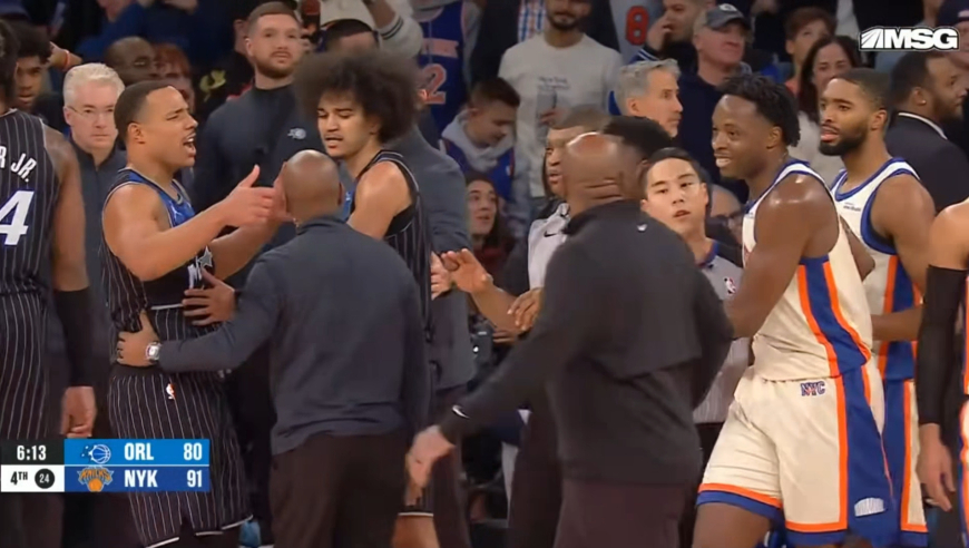 最后还一笑了之！贝恩拿球无缘无故猛砸阿奴诺比全场哗然直接吃T