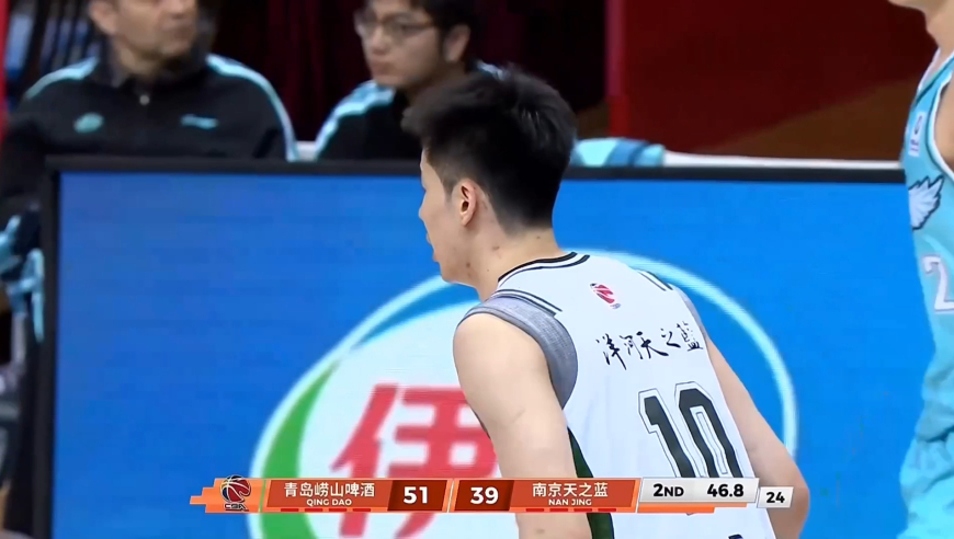 又见少年拉满弓！慢镜回看郭昊文战斧劈扣 反击晃过对手力劈华山