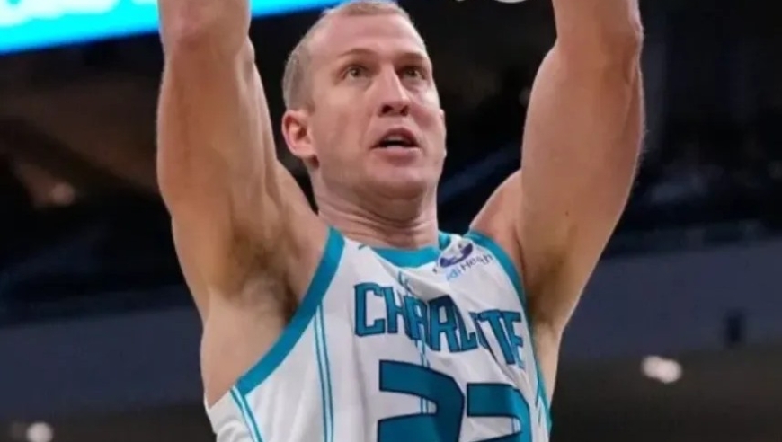 18分惨败戳穿遮羞布！广东狂追NBA冠军中锋，徐杰终于等来真核？