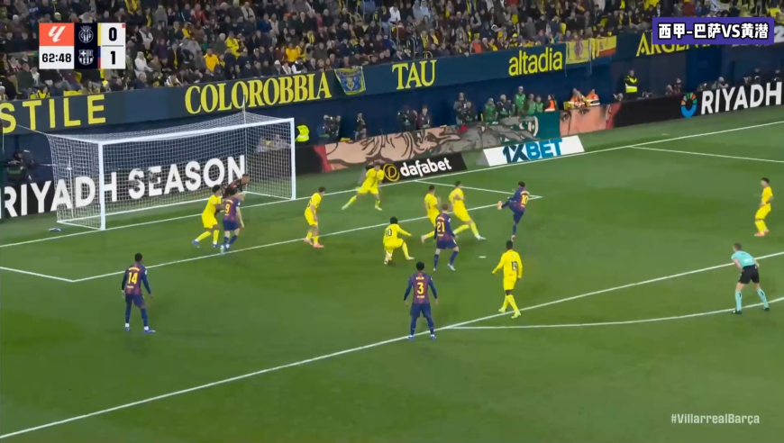 联赛8连胜年度收官！西甲-亚马尔破门+造直红 拉菲尼亚点射，巴萨2-0十人黄潜