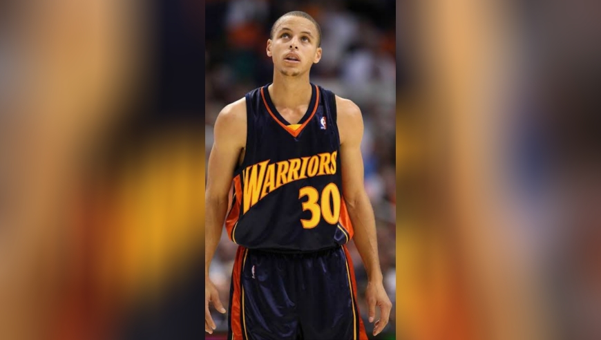 体坛记忆｜这是库里进入NBA的第一场比赛，表现还算亮眼吗？