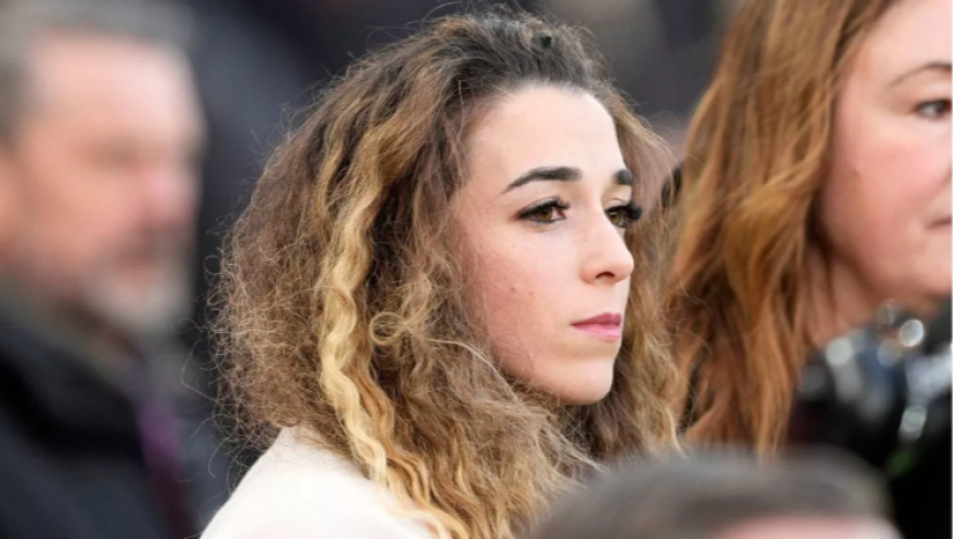 若塔遗孀携子重返安菲尔德：一场告慰与传承的纪念