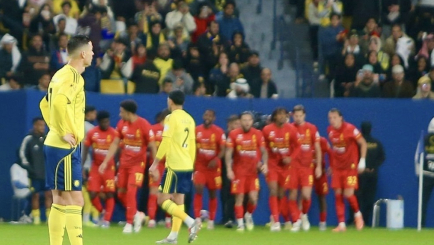 3轮不胜+落后4分！40岁C罗无奈苦笑：不满队友离谱失误 沙特3年0冠