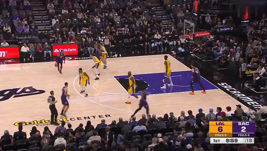 东契奇这球太炸裂了！詹姆斯都看懵了，湖人全队疯狂欢呼