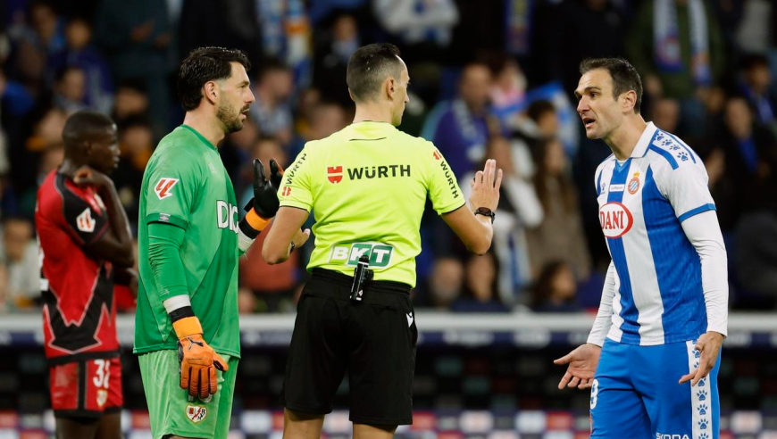 你怎么看？还原西甲单场两争议：疑似假摔骗红牌+莫须有取消进球