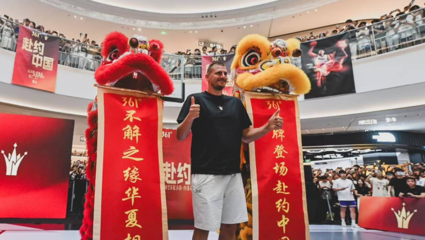 约基奇首次中国行太火爆：球迷挤满五层楼 现役第一人牌面拉满