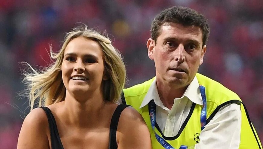 英媒：2019年欧冠决赛裸奔女郎，如今已成为一名飞行员