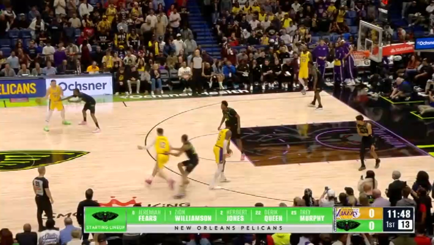 詹姆斯这球太炸裂了！湖人替补席惊出表情包，全场球迷疯狂欢呼