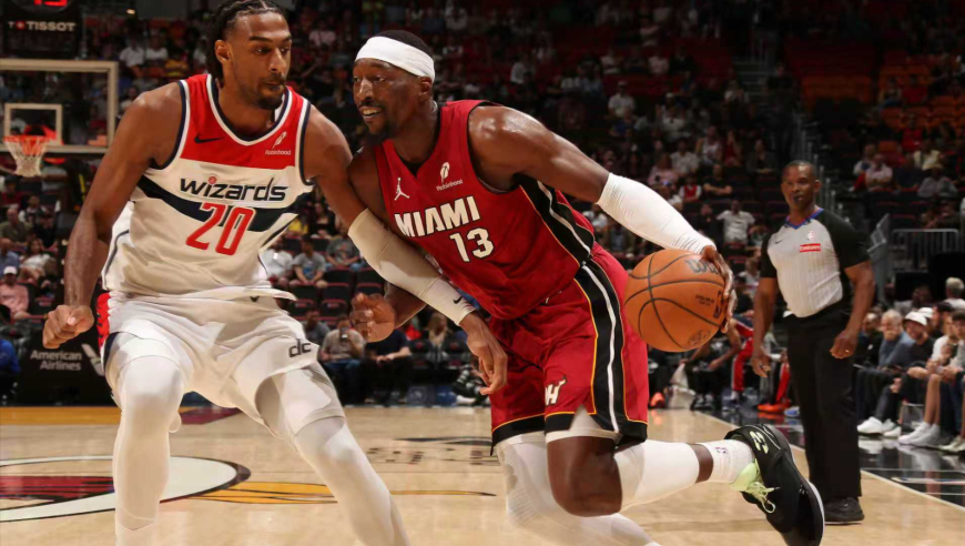 阿德巴约刷分画面：往对手身上靠要罚球 队友故意罚不进+犯规刷回合