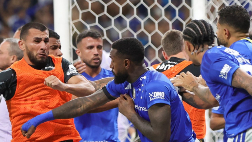 刷新巴西足坛纪录！实拍巴西足球罕见大规模冲突，共23人被红牌罚下