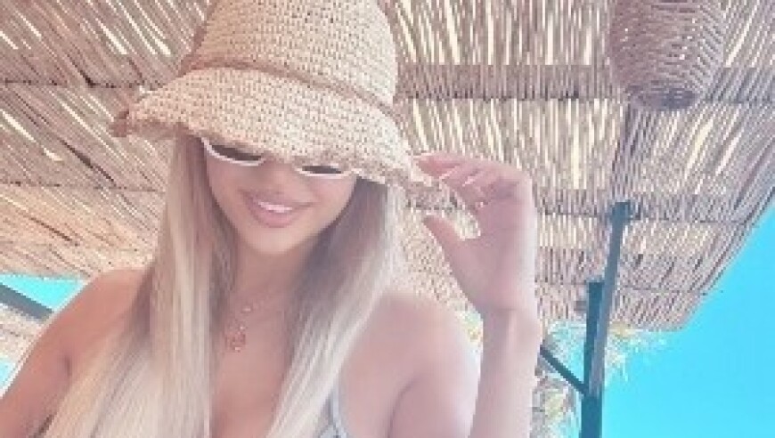   性感美人！贝弗利未婚妻晒各种旅游照