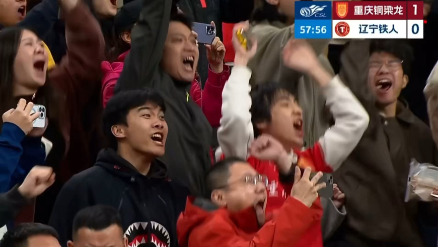 马宁果断出红牌！重庆斩中超首球全场沸腾，完整回放神剧情全过程