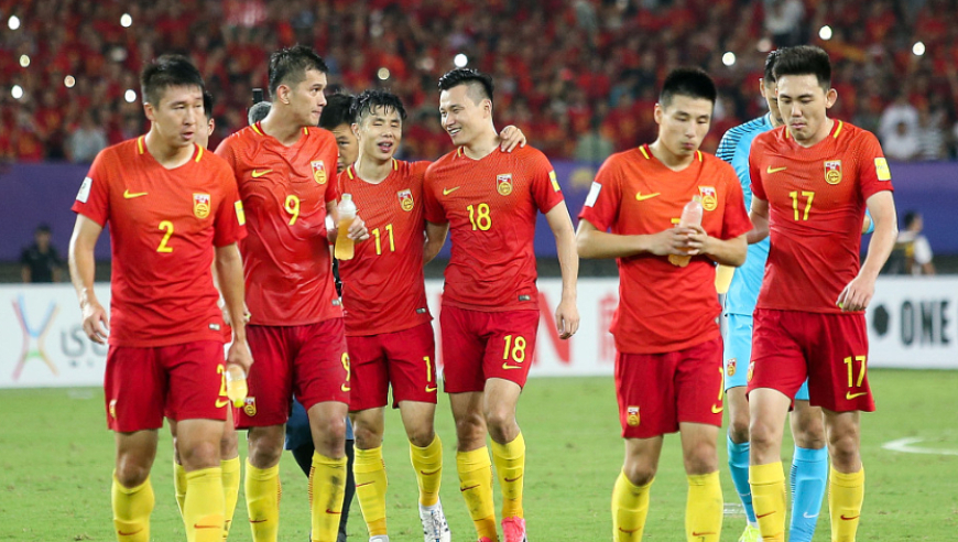 放弃洋帅！足协做出重大决定，国足主帅四选一，一人手握两大优势