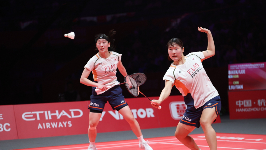 日韩女双摧毁羽坛 156拍惊天一球震撼全场 这是打球还是铁人三项