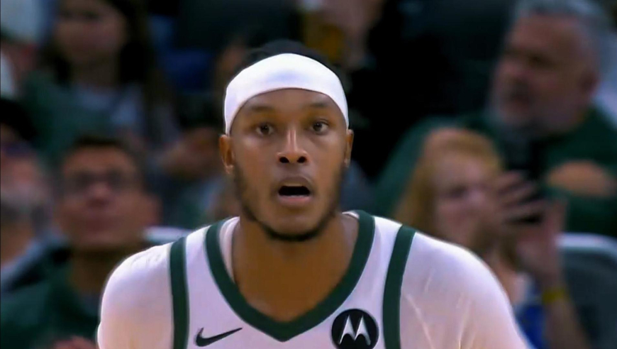 持续对轰！开拓者雄鹿两分钟时间再对轰21分 双方连续完成回应球