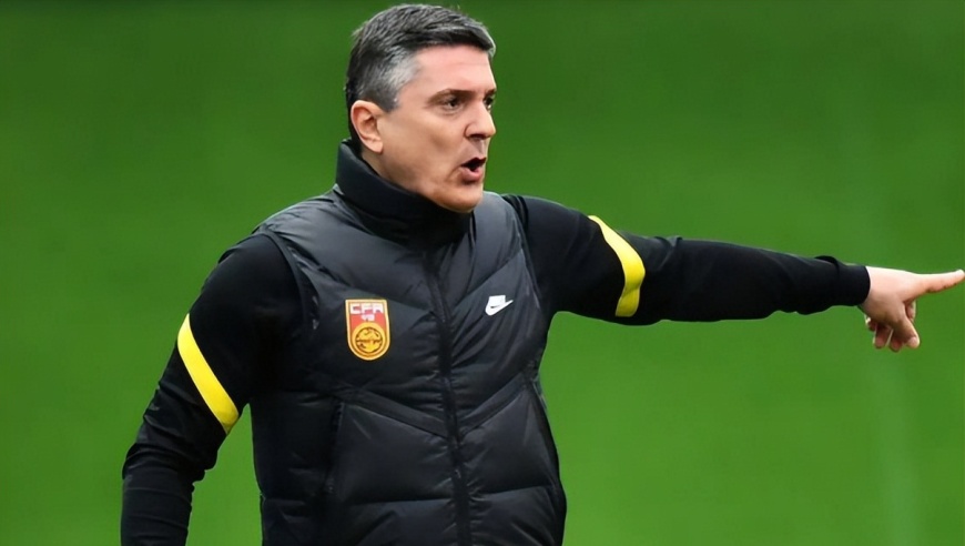 国足VS乌兹别克斯坦首发浮现：4231出击，徐彬坐镇蒯纪闻领衔，拜合拉木冲锋