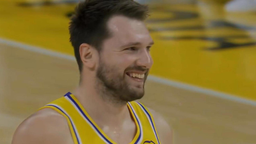 强到离谱！东契奇vs步行者首节单节狂轰22分集锦：三分5中5投疯了