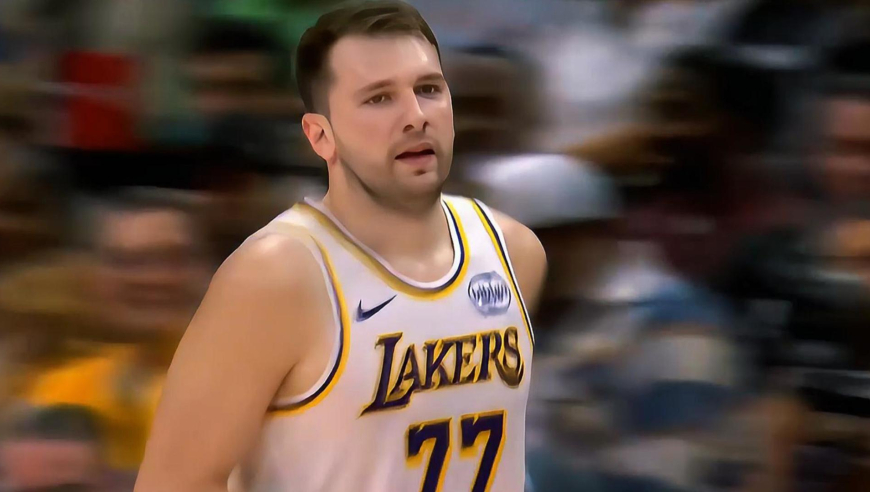 无解！东契奇持球单打助湖人连拿7分 超远三分命中解说都服了