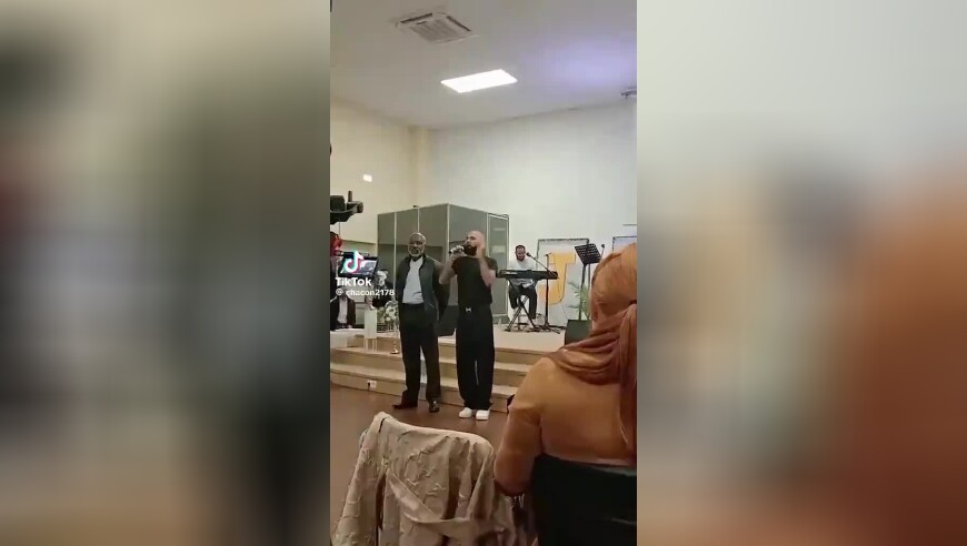 在性侵指控被撤销后，阿尔维斯转型成为西班牙教堂传教士