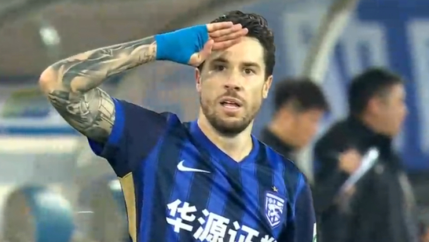 武汉三镇6分钟两球！阿利米李昂遭戏耍，媒体人：这球踢成奶奶样