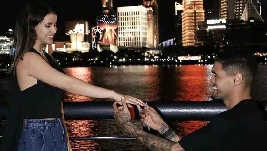 西海岸外援里切利在上海滩求婚成功，未婚妻太美了