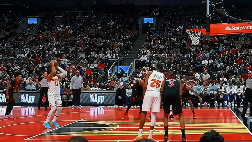 一回合狂轰5分！布伦森第三罚不中后获得球权再命中三分完成2+3