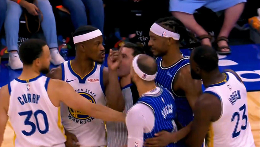 连续冲突！巴特勒吃技犯又与对手爆发冲突 萨格斯夹臂也吃技犯