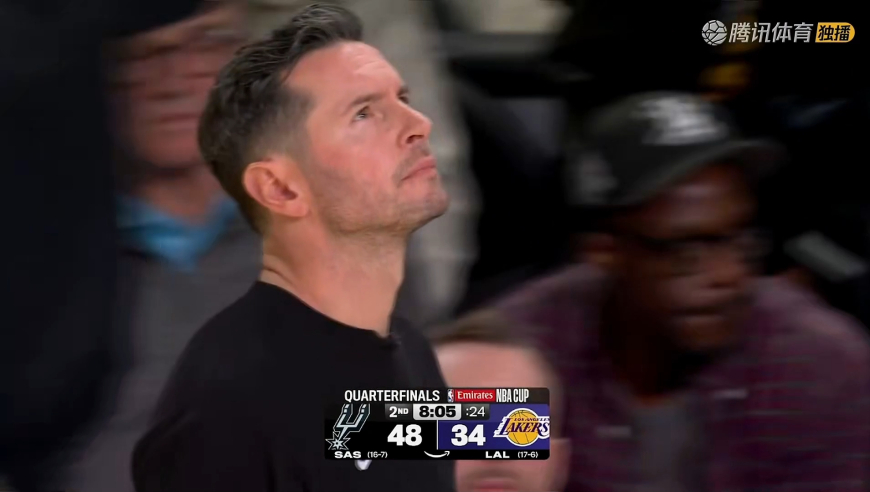 这波亏大了！湖人被吹犯规雷迪克急眼怒喷裁判 挑战失败还吃个技犯