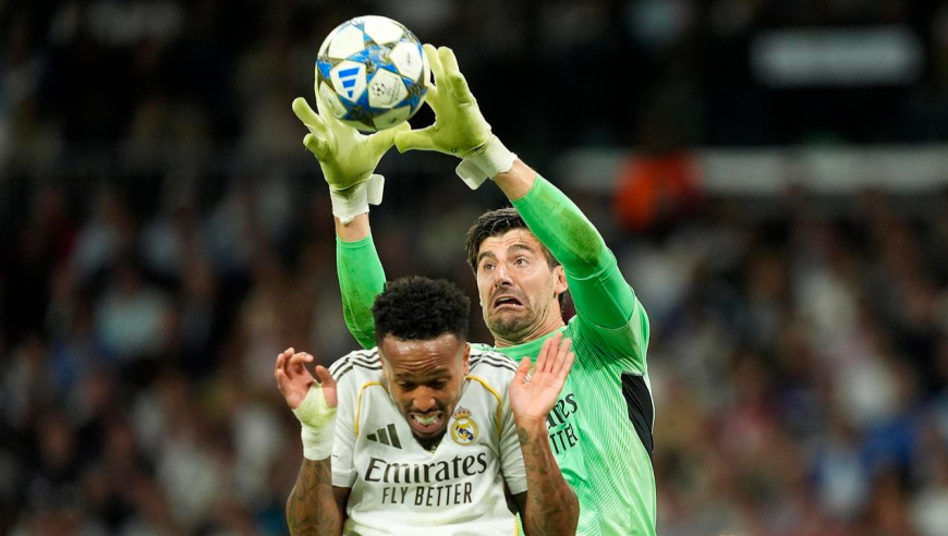 战神！范戴克近距离暴力头球，库尔图瓦神反应挡出把前者都看笑了