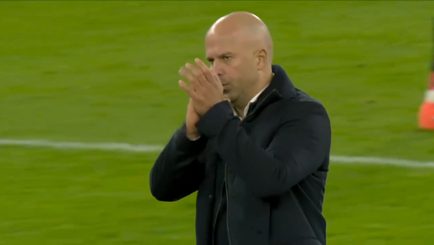 森林客场掀翻豪华利物浦，补时众志成城赛后主帅扬眉吐气，斯洛特脸色铁青表情耐人寻味