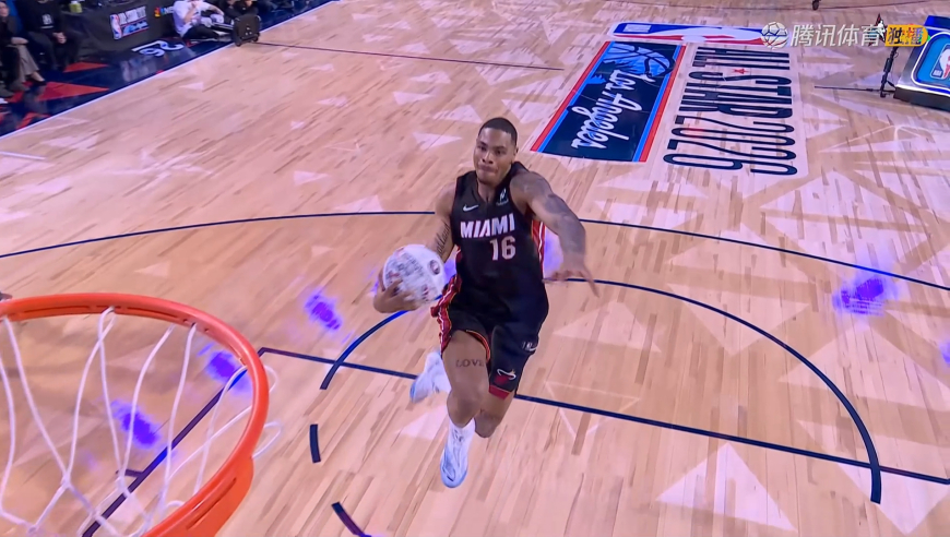 只顾跳舞了！约翰逊量步失误 决赛首扣拿到47分