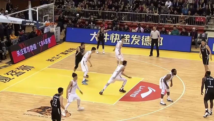 从落后17分到扳平比分，辽宁男篮居然只用了4分钟！