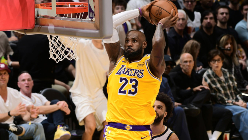 两次倒地抢球太拼！詹姆斯17分6板5助2断：湖人加时险胜掘金