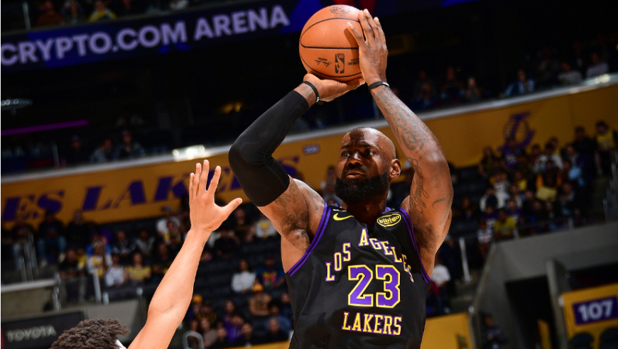 数据帝：21+7+7+2！詹姆斯成NBA首人 哈登奇葩数据刷新历史纪录