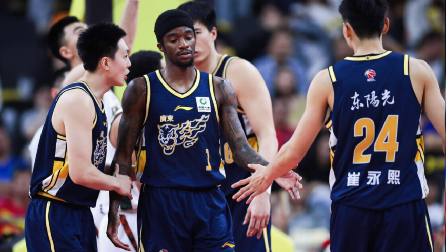 广东所有本土球员得分总和不到萨姆纳一半，球迷：都被杜锋骂傻了