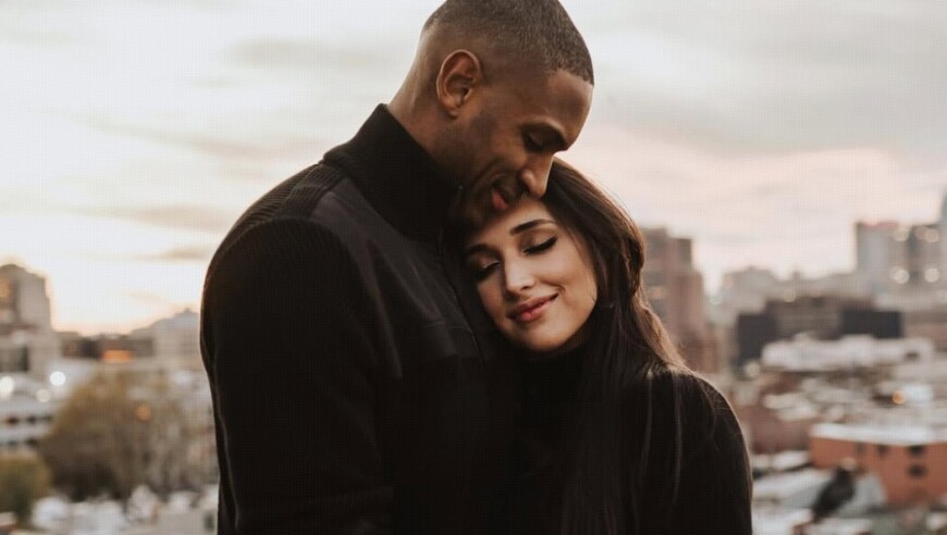 霍福德妻子宣布两人迎来第6个孩子的诞生，此前已育有1子4女