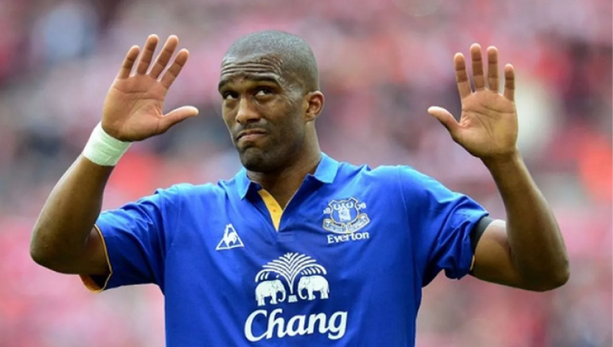 英超名将隐姓埋名三年私会空姐，谎称自己是送奶工