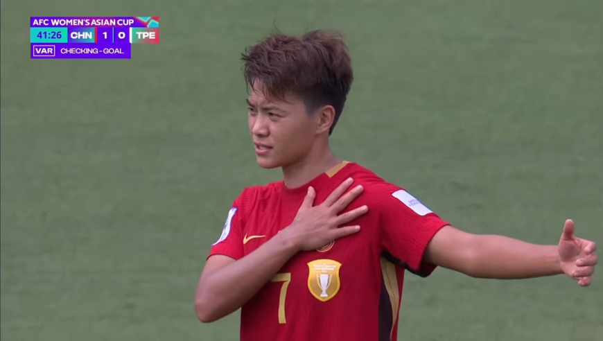 王霜进球被吹！强力头槌顶入死角但被判犯规在先，完整回看全过程