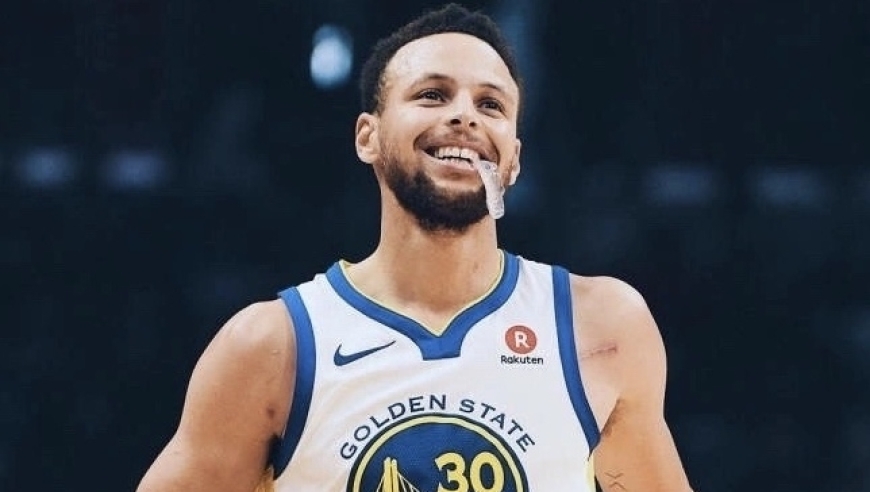 太不讲理了！库里刷爆NBA79年绝无仅有的纪录！KD遭垃圾话暴击太扎心