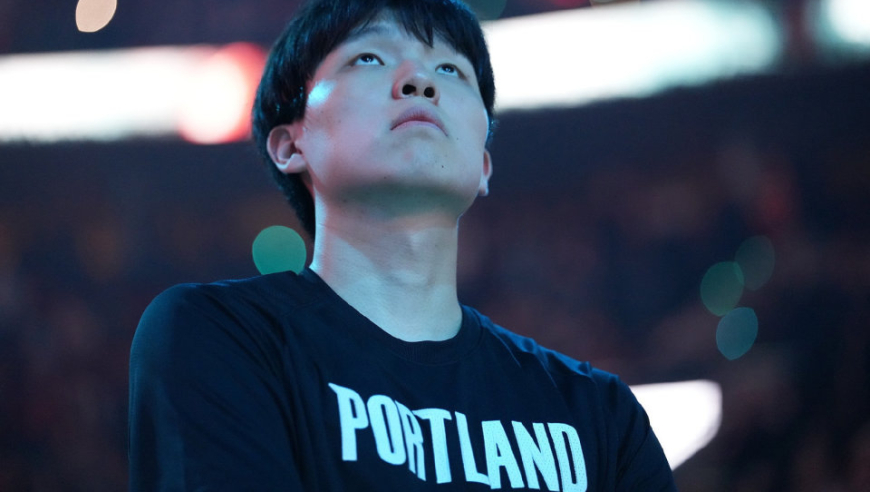 压哨绝杀，21个篮板险些主导21分大逆转！杨瀚森，还需提升！